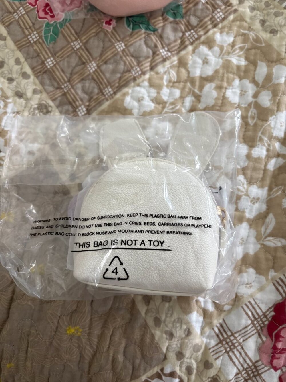 LC Lauren Conrad Sunglasses Bunny Coin Pouch - Picture 4 of 5